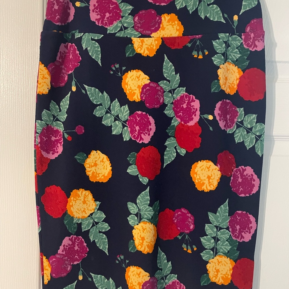LuLaRoe Multicolor Floral Pencil Skirt size Medium, Excellent Condition